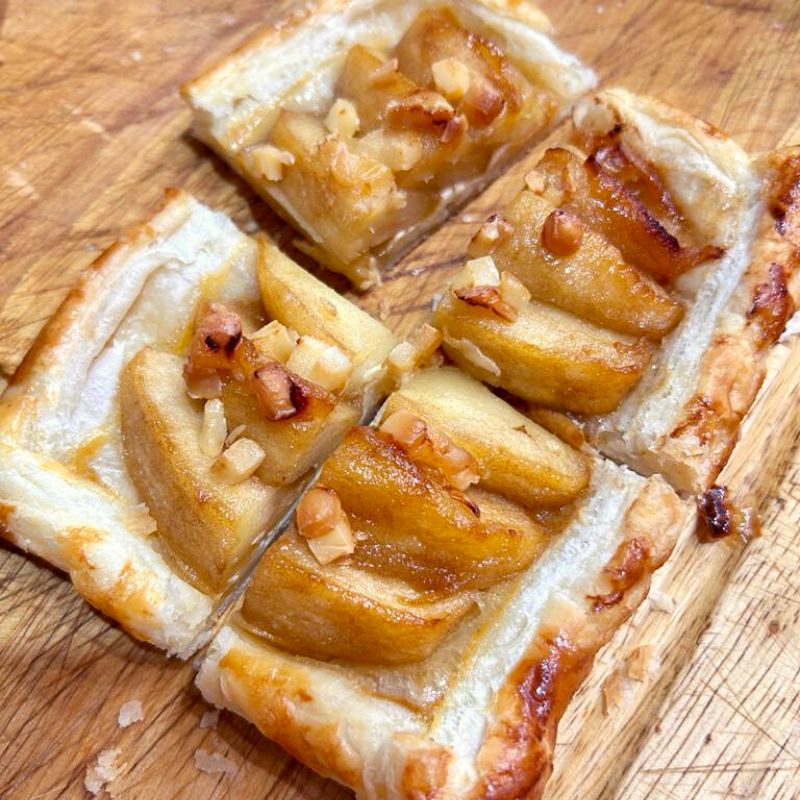 Feuilletés aux Pommes caramélisées au Beurre Charentes-Poitou AOP et au Chabichou du Poitou AOP