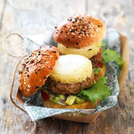 Mini-Burger de veau épicé, Chabichou du Poitou et purée d’avocat