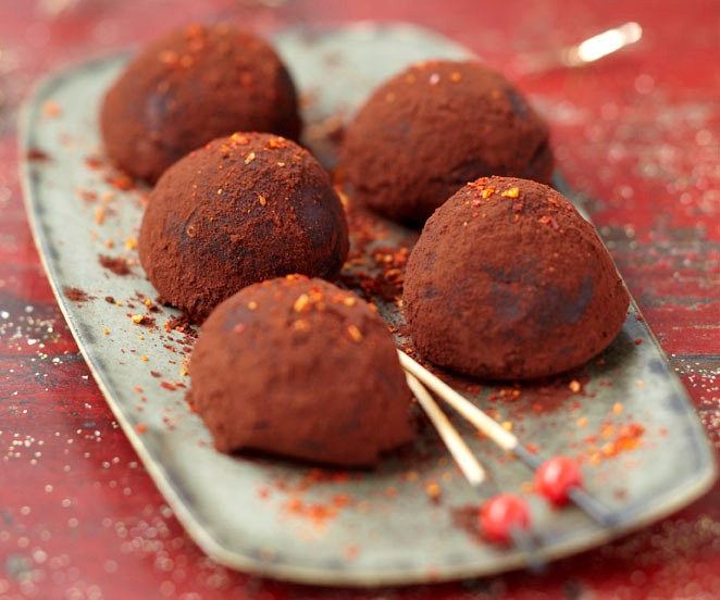 Truffes chocolat au piment d’Espelette et la confiture de fraises du Périgord